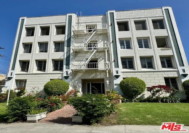 Homes for sale in Beverly Hills, CA | 218 S Tower Dr, Beverly Hills, CA 90211 | MLS# 26672315