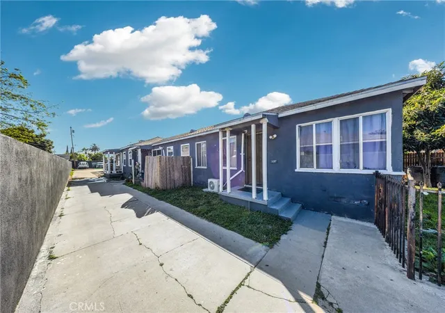 Listing Photo 4 - Condo for sale in building located at 3218 Euclid, Lynwood, CA 90262