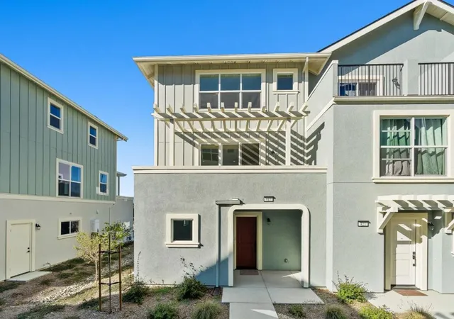 Photo 2 of Townhouse for sale at 417 Annie Dr, Watsonville, CA 95076 | MLS# ML82041197 | Listing updated on 2026-10-12