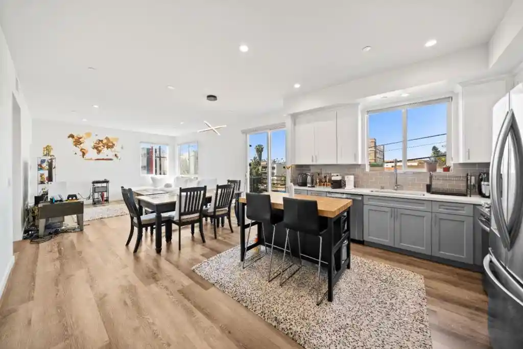 Listing Photo 1 - Condo for sale in building located at 1055 S Serrano Ave, Los Angeles, CA 90006 - Unit #305
