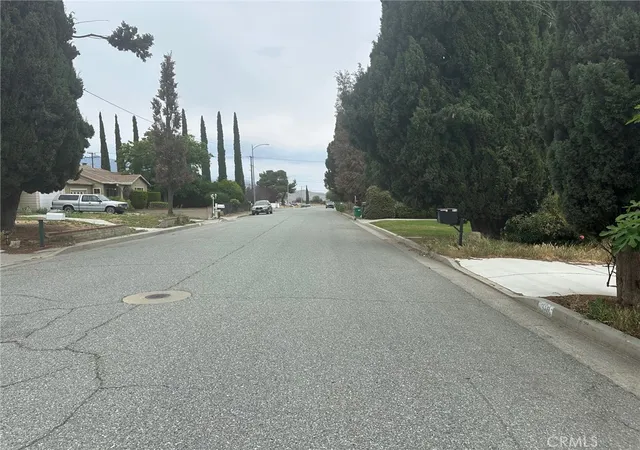 Photo 4 of Single family home for sale at 310 Santa Rita Pl, Banning, CA 92220 | MLS# CV26070136 | Listing updated on 2026-10-30