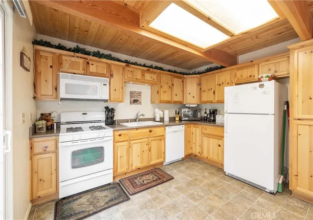 Homes for sale in Sugarloaf, CA | 143 Santa Barbara, Sugarloaf, CA 92386 | MLS# IG26067731