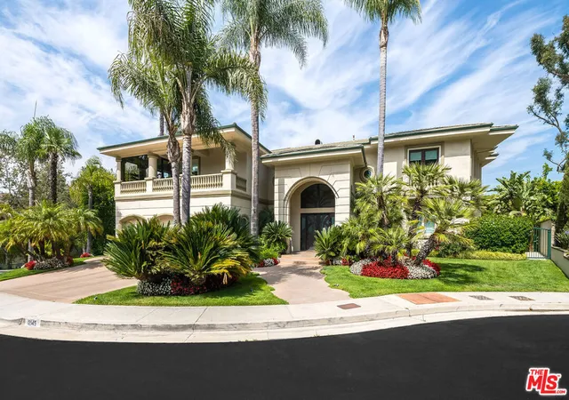 Photo 2 of Single family home for sale at 12145 Summit Ct, Beverly Hills, CA 90210 | MLS# 26672693 | Listing updated on 2026-04-10