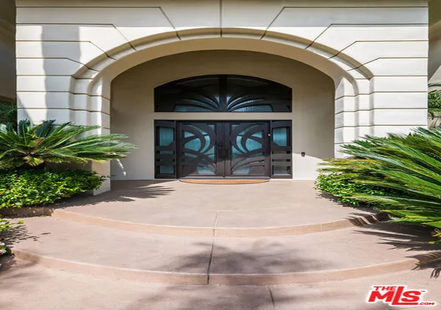 Photo 3 of Single family home for sale at 12145 Summit Ct, Beverly Hills, CA 90210 | MLS# 26672693 | Listing updated on 2026-04-10
