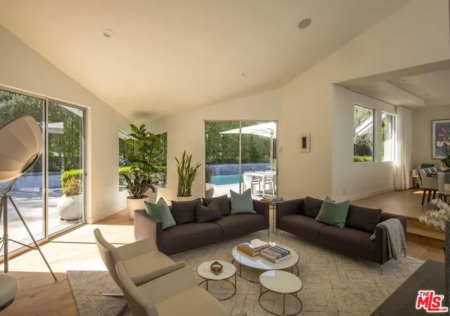 5th image of 3833 Hayvenhurst Dr, Encino, CA 91436 | MLS# 26668889