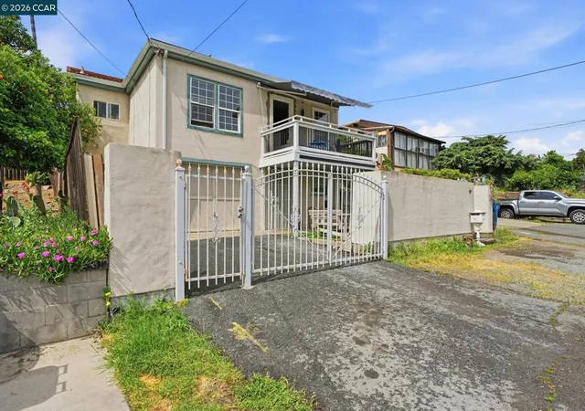 Homes for sale in Martinez, CA | 1035 Santa Fe Ave, Martinez, CA 94553 | MLS# 41129416