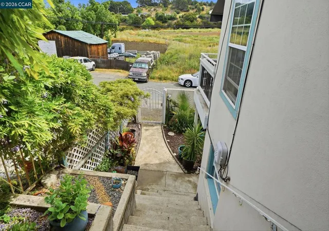 5th image of 1035 Santa Fe Ave, Martinez, CA 94553 | MLS# 41129416