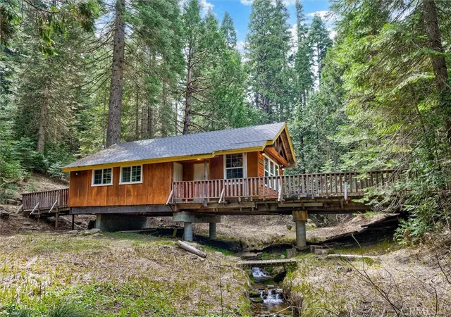 Homes for sale in Fish Camp, CA | 7739 Black Pine, Fish Camp, CA 93623 | MLS# FR26071112