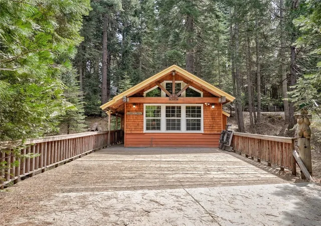 Homes for sale in Fish Camp, CA | 7739 Black Pine, Fish Camp, CA 93623 | MLS# FR26071112