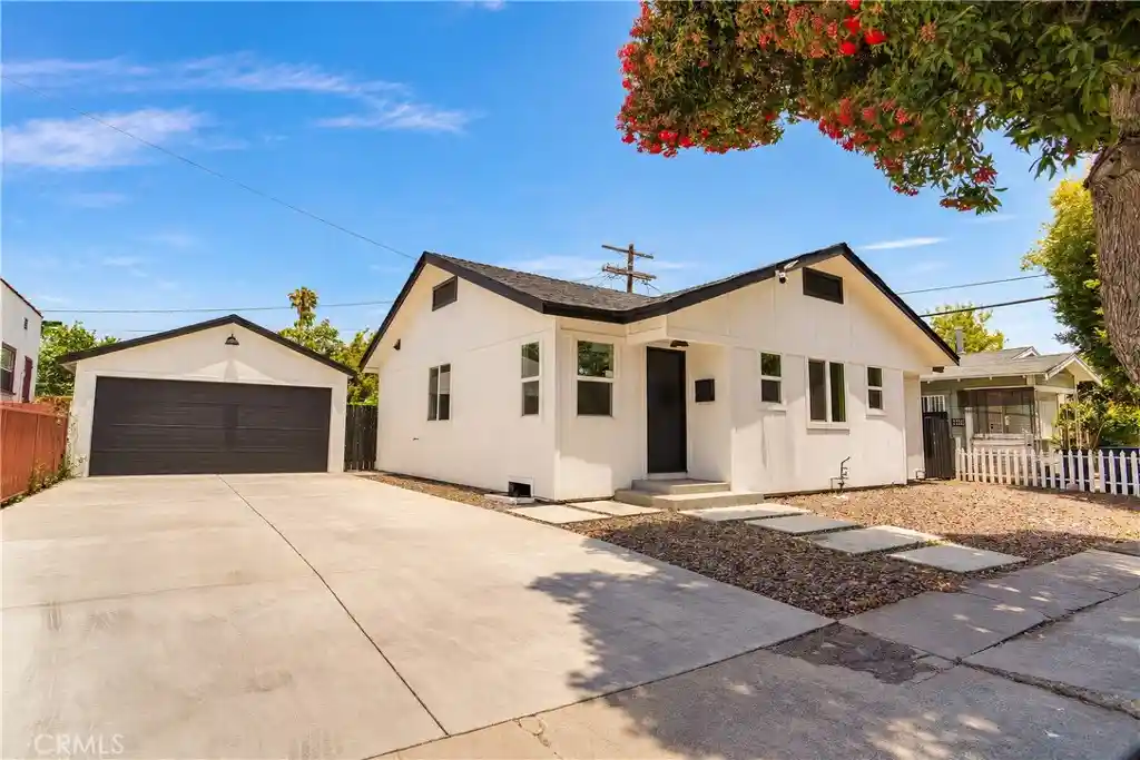 Single family home for sale at 3123 Hyde Park Blvd, Los Angeles, CA 90043 | MLS# BB26071172