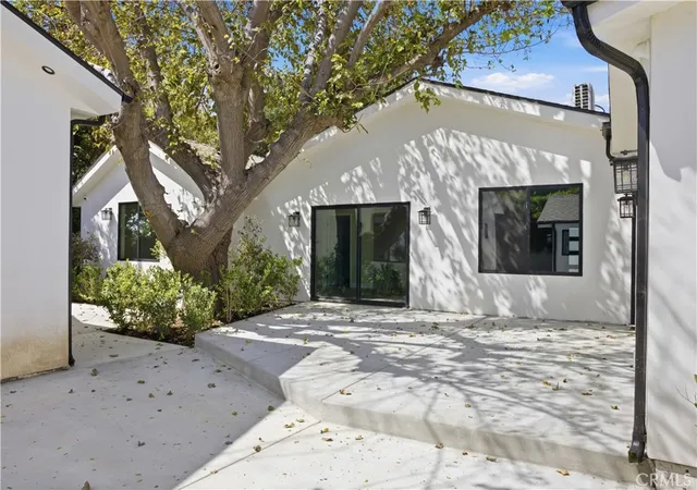 3rd image of 8542 De Celis Pl, North Hills, CA 91343 | MLS# SR26070037