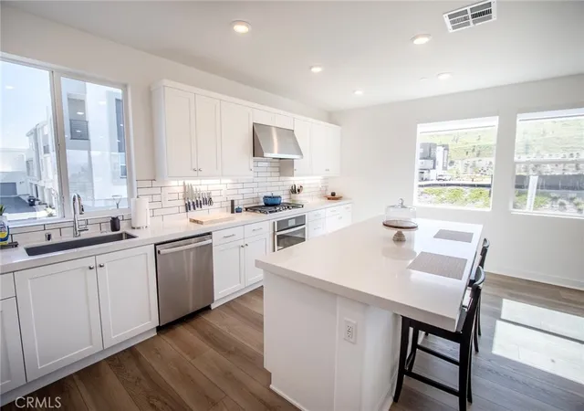 3rd image of 26857 Laurel Mountain Loop, Valencia, CA 91381 | MLS# SR26070475