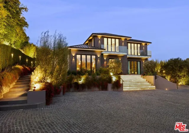 1st image of 822 N Kenter, Los Angeles, CA 90049 | MLS# 26671969