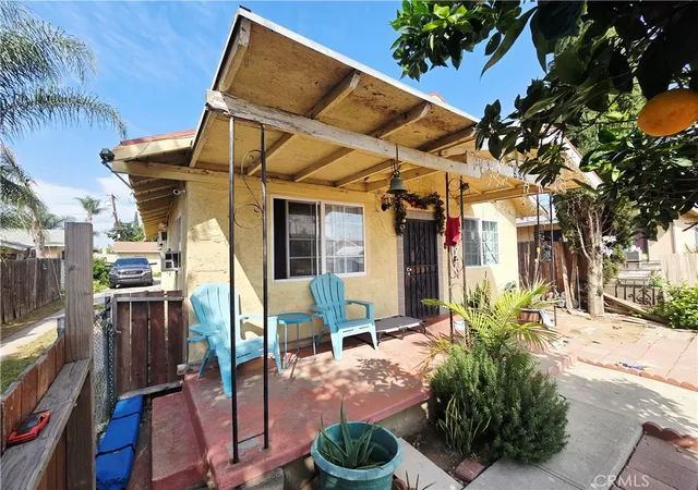 Photo 4 of Sale Pending at 951 S Kern, Los Angeles, CA 90022 | MLS# DW26071275 | Listing updated on 2026-10-05