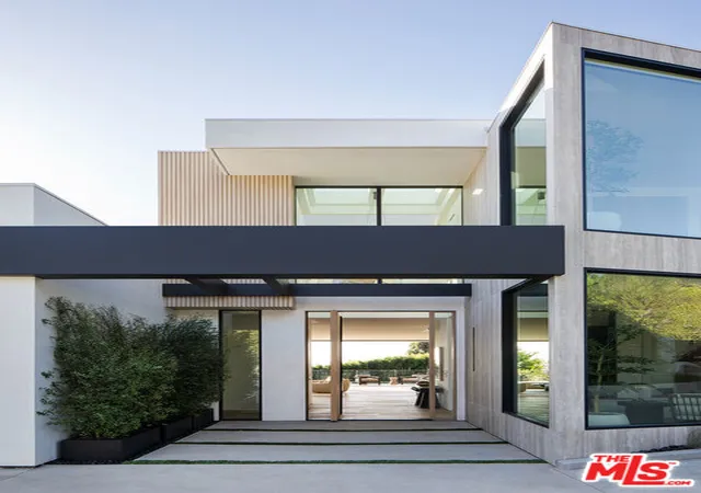 1st image of 1660 Casale Rd, Pacific Palisades, CA 90272 | MLS# 26671725