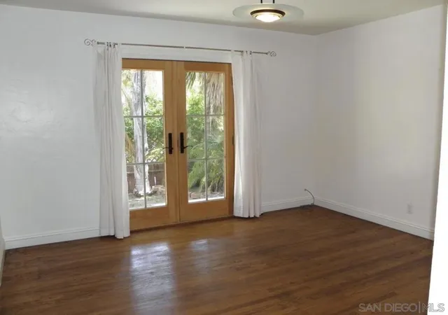 Photo 3 of Sale Pending at 415 S Weitzel St, Oceanside, CA 92054 | MLS# 260007769SD | Listing updated on 2026-07-14