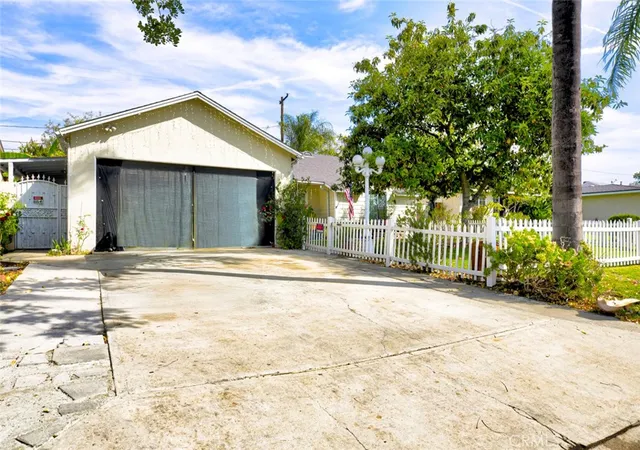 Photo 3 of Single family home for sale at 1029 E Galatea, Azusa, CA 91702 | MLS# GD26068312 | Listing updated on 2026-09-27