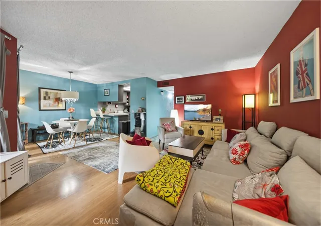2nd image of 18316 Hatteras #26, Tarzana, CA 91356 | MLS# SR26071443