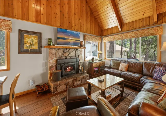 Photo 3 of Single family home for sale at 653 Temple, Big Bear Lake, CA 92315 | MLS# IG26069286 | Listing updated on 2026-09-24