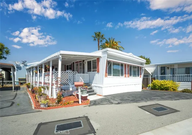 Photo 3 of Manufactured home for sale at 6229 E Golden Sands Dr #193, Long Beach, CA 90803 | MLS# PW26071473 | Listing updated on 2026-09-20