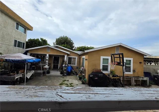 3rd image of 551 W 14th, San Pedro, CA 90731 | MLS# DW26071570