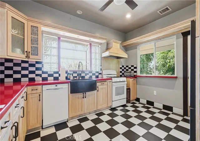 Homes for sale in Sylmar, CA | 10568 Foothill, Sylmar, CA 91342 | MLS# IV26071648