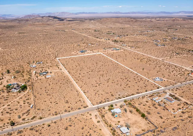 2nd image of 1 Aberdeen Dr, Yucca Valley, CA 92284 | MLS# 219145780DA