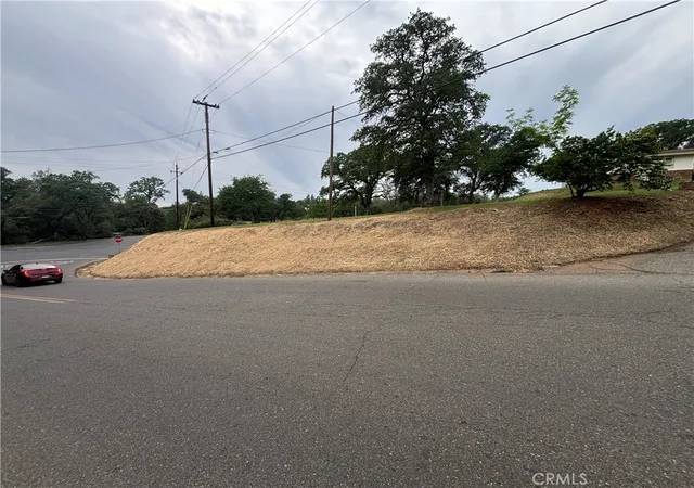 Photo 3 of Single family home for sale at 5 Fairhill, Oroville, CA 95966 | MLS# OR26071700 | Listing updated on 2026-05-13