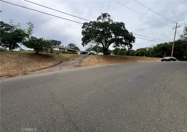 Photo 4 of Single family home for sale at 5 Fairhill, Oroville, CA 95966 | MLS# OR26071700 | Listing updated on 2026-05-13