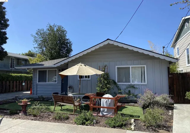 3rd image of 256 Pettis Ave, Mountain View, CA 94041 | MLS# 41129561