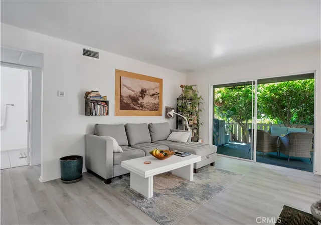 2nd image of 291 Sequoia Ct #13, Thousand Oaks, CA 91360 | MLS# SR26069133