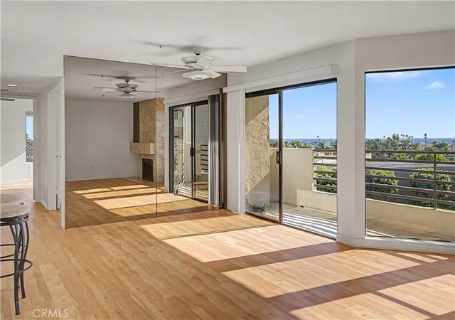 Listing Photo 5 - Condo for sale in building located at 280 Cagney Ln, Newport Beach, CA 92663 - Unit #207