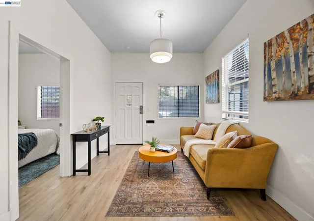 4th image of 1526 Munson Way, Oakland, CA 94606 | MLS# 41129612