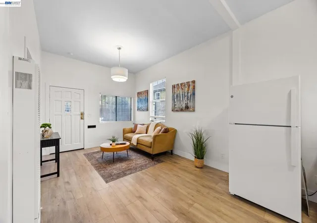 5th image of 1526 Munson Way, Oakland, CA 94606 | MLS# 41129612