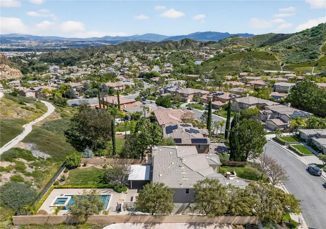 3rd image of 25941 Verandah Ct, Stevenson Ranch, CA 91381 | MLS# SR26072308