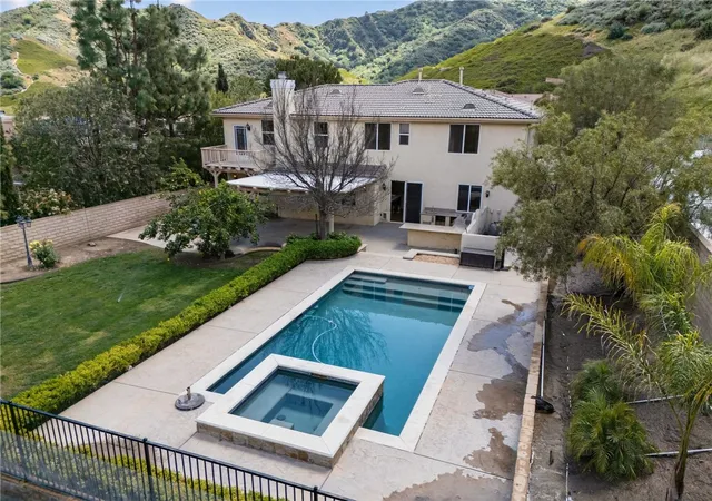 4th image of 25941 Verandah Ct, Stevenson Ranch, CA 91381 | MLS# SR26072308