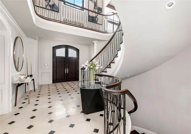 Homes for sale in Manhattan Beach, CA | 500 N Poinsettia Ave, Manhattan Beach, CA 90266 | MLS# SB26022712