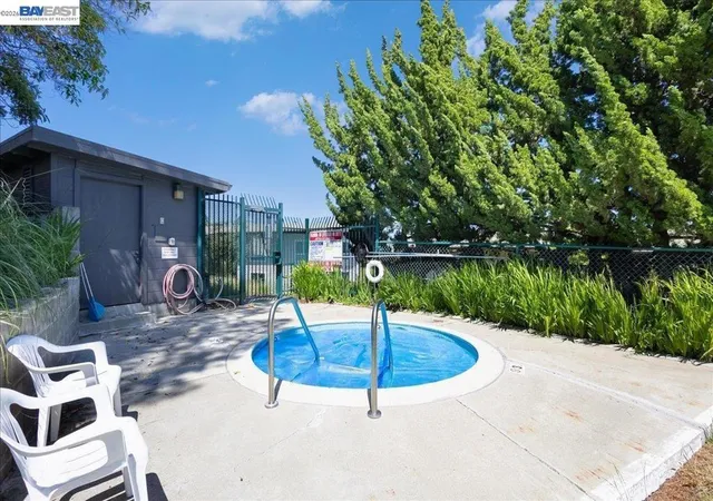 Homes for sale in Castro Valley, CA | 19100 Crest Ave, Castro Valley, CA 94546 | Houzeo