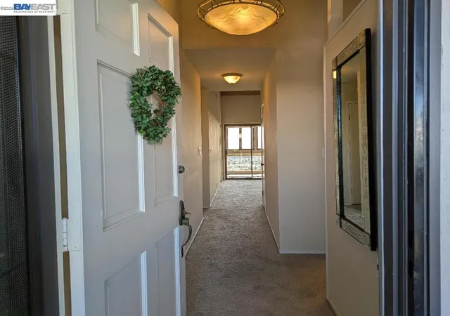 Listing Photo 5 - Condo for sale in building located at 19100 Crest Ave, Castro Valley, CA 94546 - Unit #24