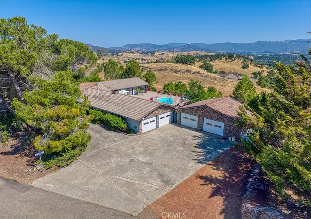 Photo 2 of Single family home for sale at 460 Lake Vista Dr, Lakeport, CA 95453 | MLS# LC26071925 | Listing updated on 2026-10-07