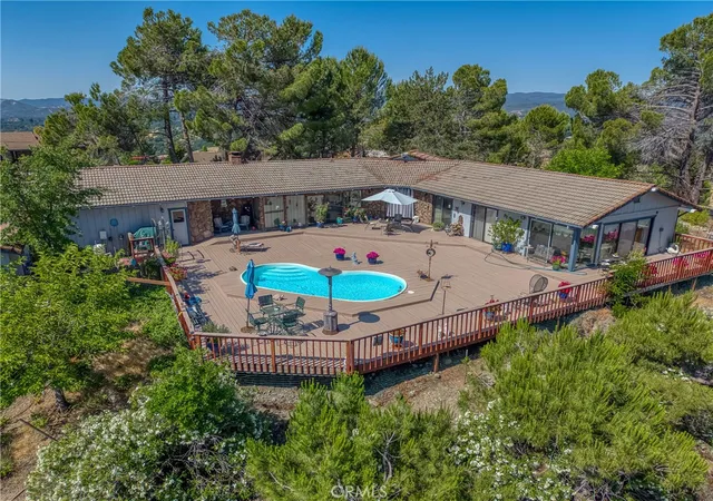 Photo 3 of Single family home for sale at 460 Lake Vista Dr, Lakeport, CA 95453 | MLS# LC26071925 | Listing updated on 2026-10-07
