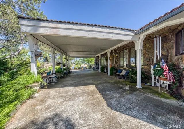 Photo 3 of Single family home for sale at 460 Lake Vista Dr, Lakeport, CA 95453 | MLS# LC26071925 | Listing updated on 2026-10-07