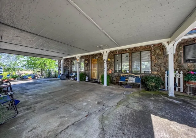Photo 4 of Single family home for sale at 460 Lake Vista Dr, Lakeport, CA 95453 | MLS# LC26071925 | Listing updated on 2026-10-07