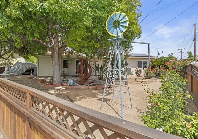 Photo 4 of Single family home for sale at 621 Palmer St, Hemet, CA 92543 | MLS# SW26072765 | Listing updated on 2026-09-27