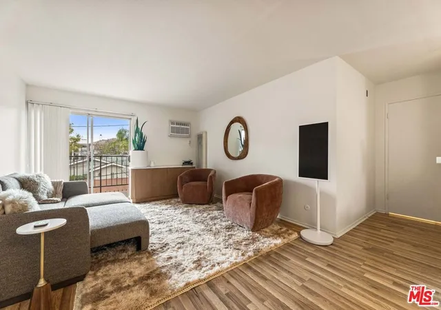 4th image of 365 Burchett St #118, Glendale, CA 91203 | MLS# 26672943