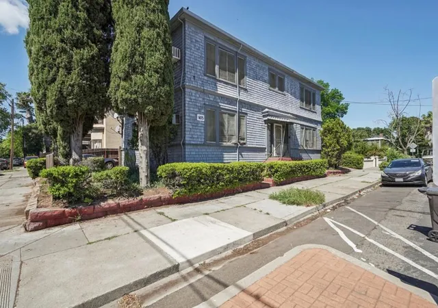 1st image of 905 N Commerce St, Stockton, CA 95202 | MLS# ML82041701
