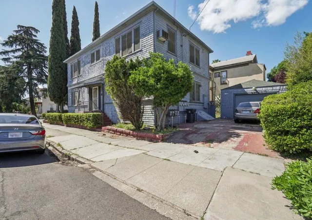 2nd image of 905 N Commerce St, Stockton, CA 95202 | MLS# ML82041701