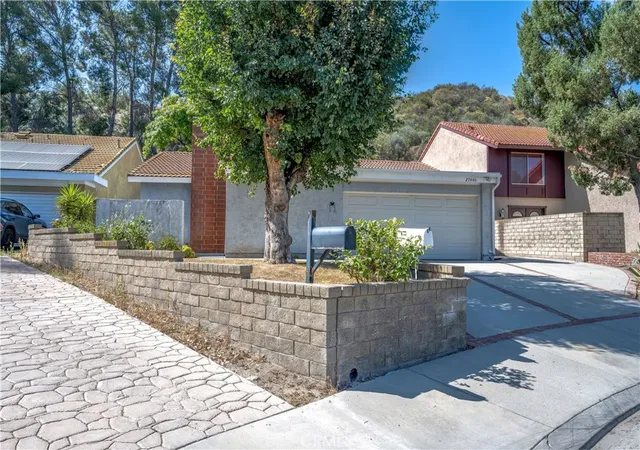 Homes for sale in Saugus, CA | 27440 Annette Jo Cir, Saugus, CA 91350 | MLS# SR26071772
