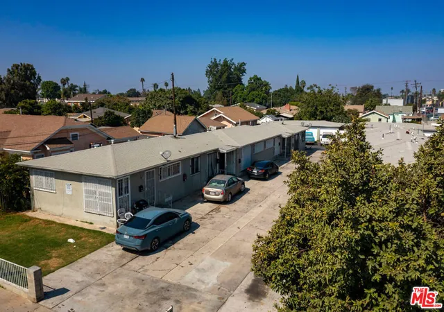 Listing Photo 5 - Condo for sale in building located at 1307 E Peck St, Compton, CA 90221