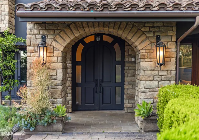 3rd image of 330 E Mountain Dr, Santa Barbara, CA 93108 | MLS# V1-35605